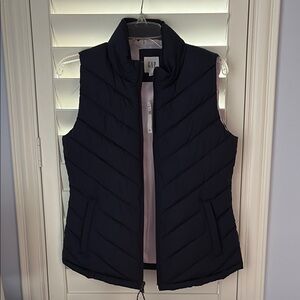 NWT GAP Midnight Blue Puffer Vest Small